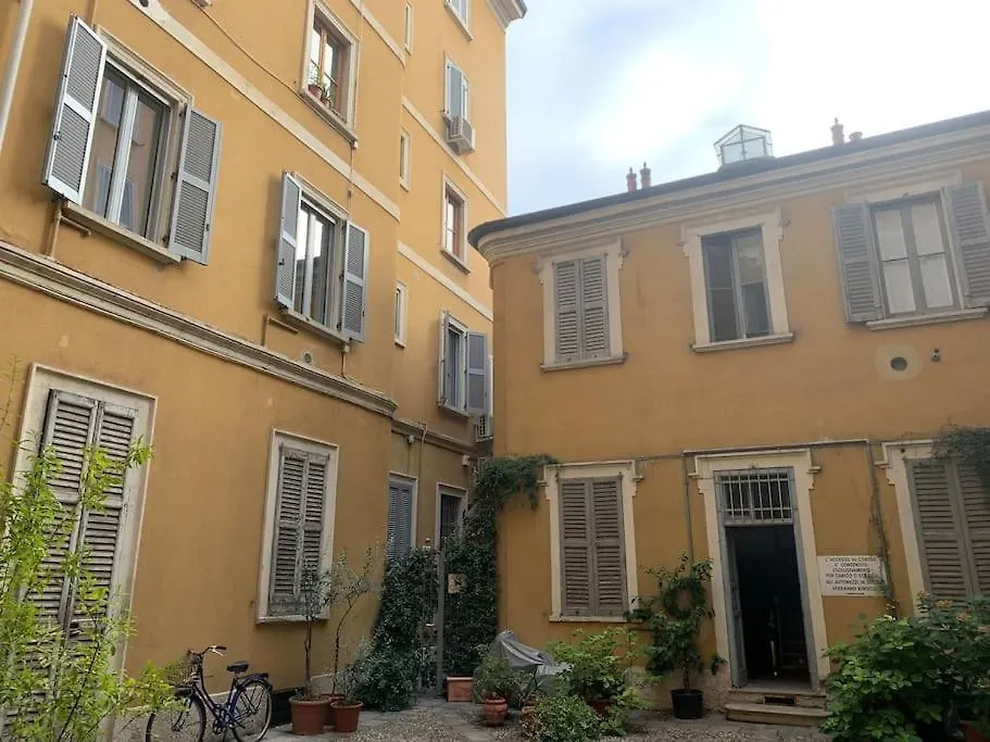 Appartamento Incantevole Nel Cuore Di Milano 0*, Milan Italy
