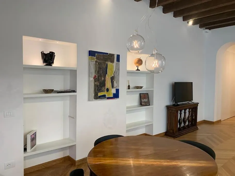 Apartment Appartamento Incantevole Nel Cuore Di Milano Italy